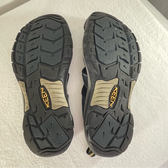keen hiking shoes Newport h2 men's shoes size 11.5 pre owned - Picture 9 of 15